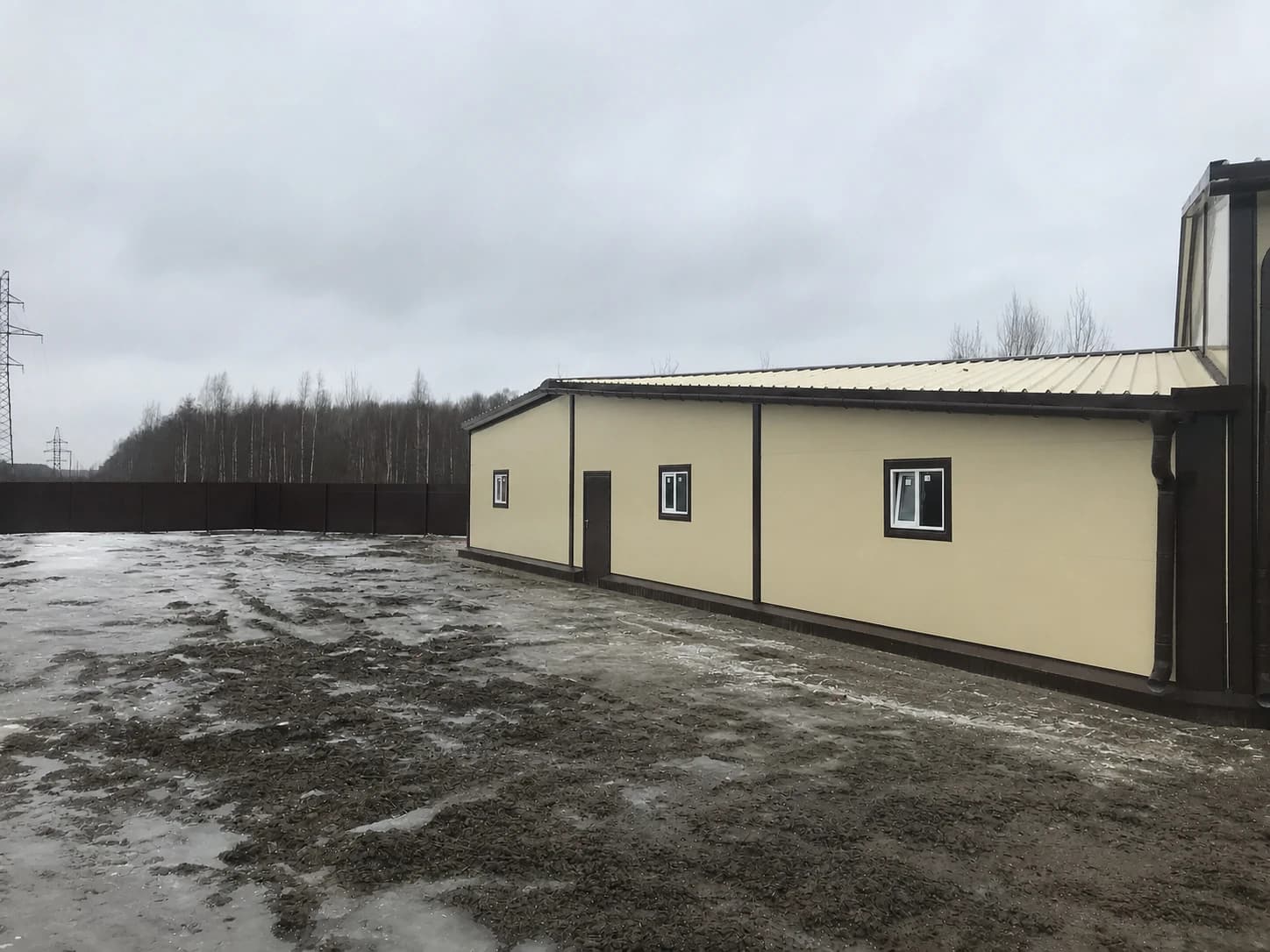 Боковая часть производственного здания Бенуа