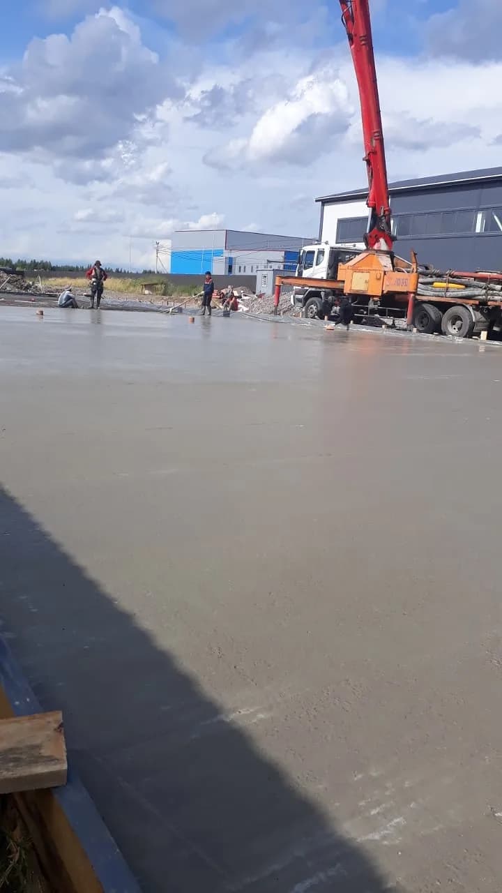 Бетонирование основания производственного здания
